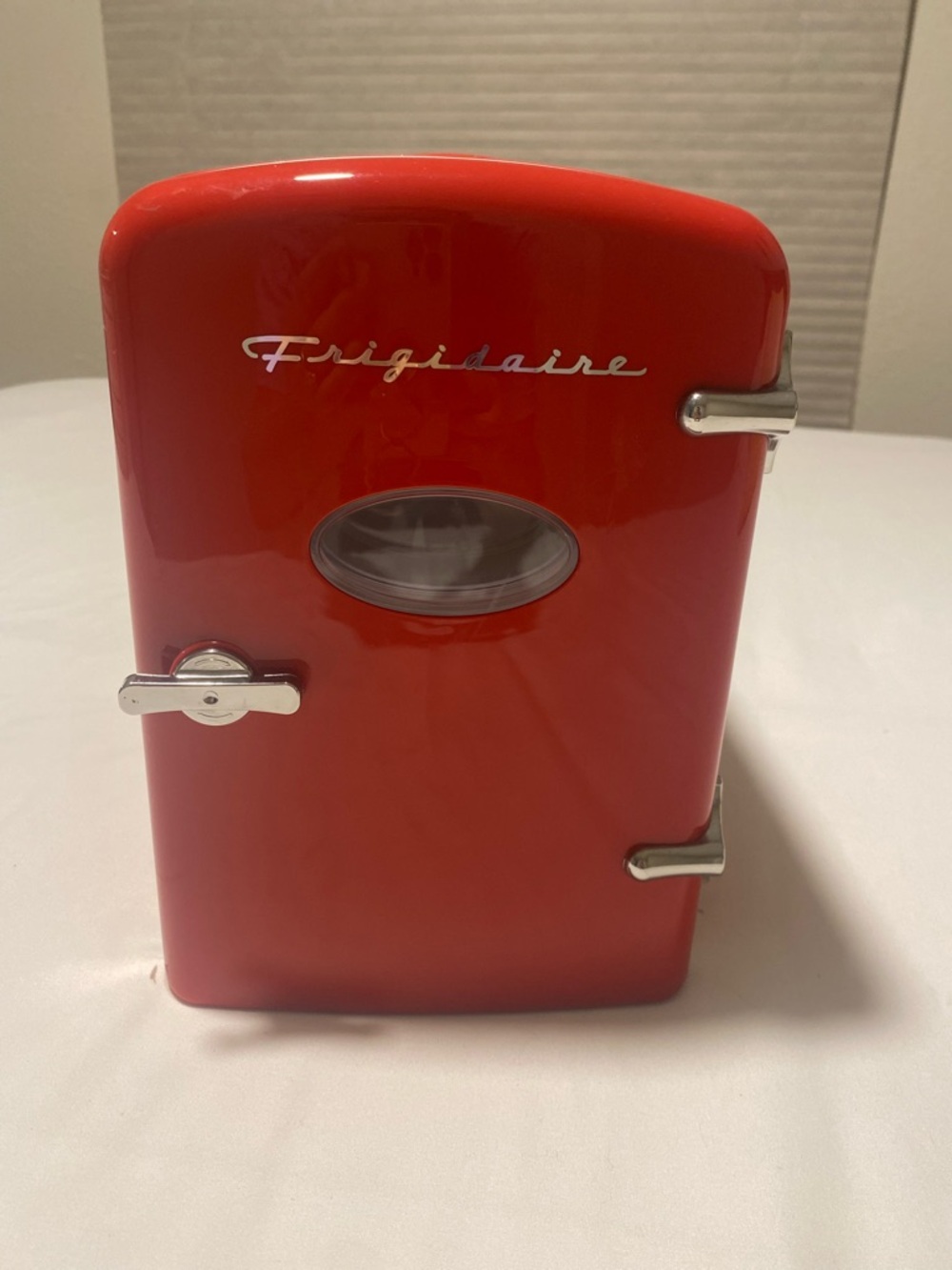 Frigidaire Red Mini Refrigerator Style Food Storage Cooler